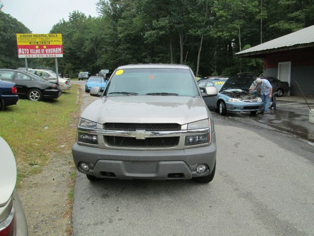 2002 Chevrolet Avalanche C350 4dr Sdn 3.5L Sport RWD Sedan