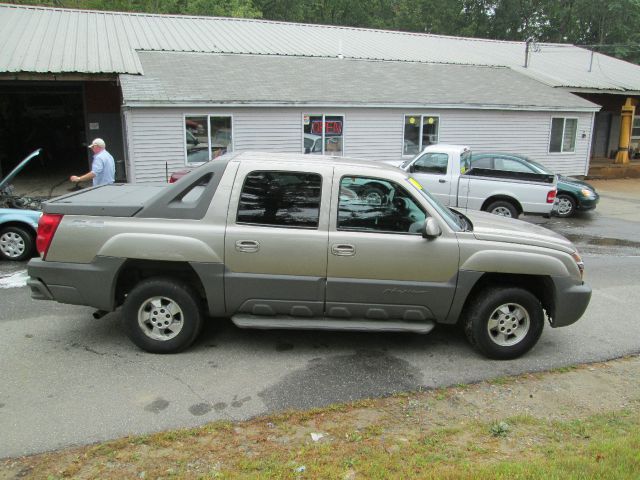 2002 Chevrolet Avalanche C350 4dr Sdn 3.5L Sport RWD Sedan