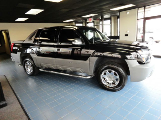 2002 Chevrolet Avalanche C350 4dr Sdn 3.5L Sport RWD Sedan