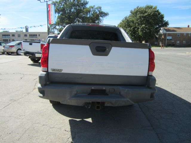 2002 Chevrolet Avalanche C350 4dr Sdn 3.5L Sport RWD Sedan