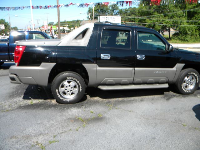 2002 Chevrolet Avalanche C350 4dr Sdn 3.5L Sport RWD Sedan