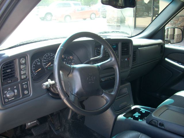 2002 Chevrolet Avalanche C350 4dr Sdn 3.5L Sport RWD Sedan