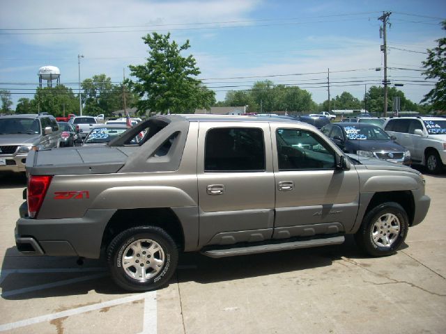 2002 Chevrolet Avalanche C350 4dr Sdn 3.5L Sport RWD Sedan