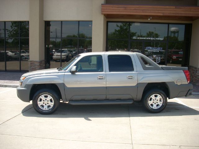 2002 Chevrolet Avalanche C350 4dr Sdn 3.5L Sport RWD Sedan