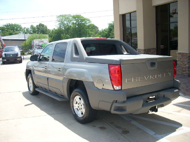 2002 Chevrolet Avalanche C350 4dr Sdn 3.5L Sport RWD Sedan