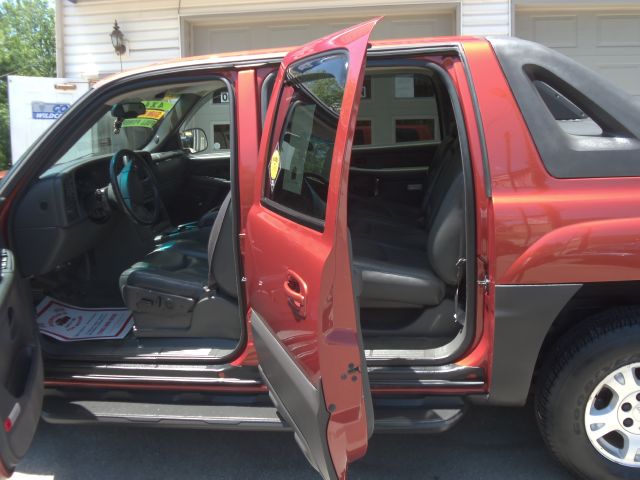 2003 Chevrolet Avalanche C350 4dr Sdn 3.5L Sport RWD Sedan