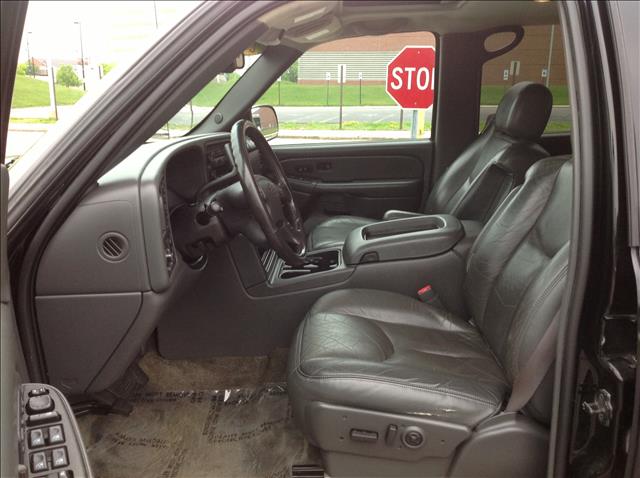 2003 Chevrolet Avalanche C350 4dr Sdn 3.5L Sport RWD Sedan