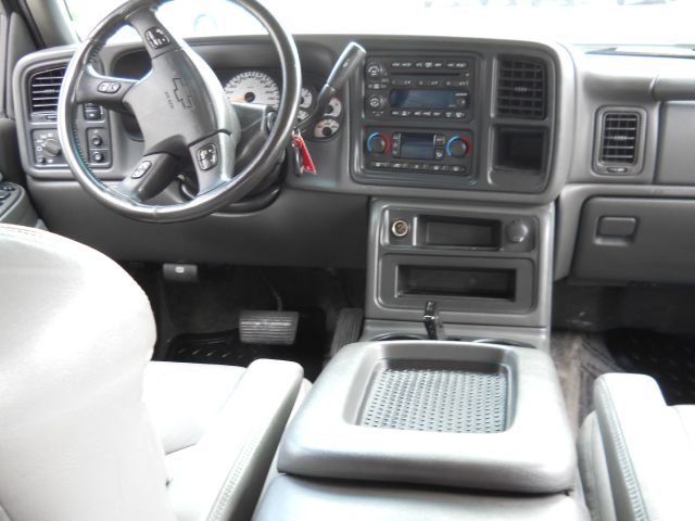 2003 Chevrolet Avalanche C350 4dr Sdn 3.5L Sport RWD Sedan