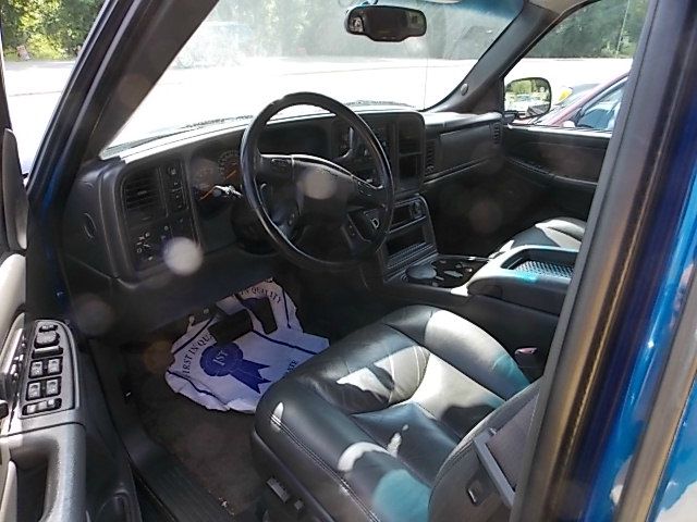 2003 Chevrolet Avalanche C350 4dr Sdn 3.5L Sport RWD Sedan