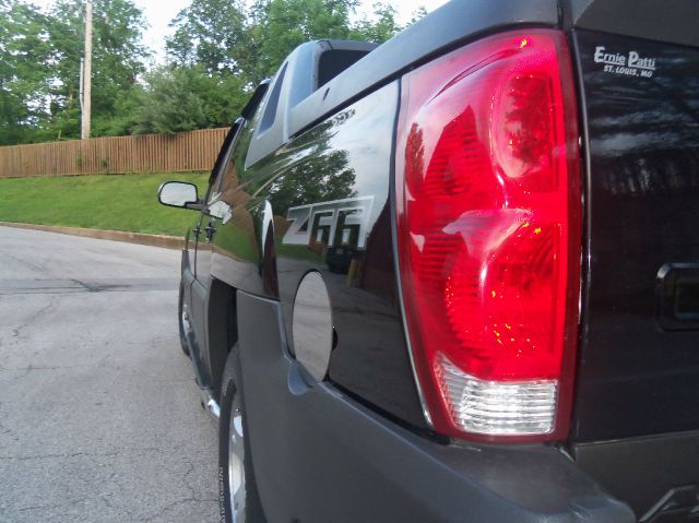 2003 Chevrolet Avalanche C350 4dr Sdn 3.5L Sport RWD Sedan