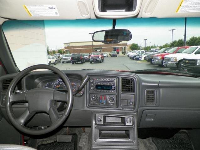 2003 Chevrolet Avalanche Base