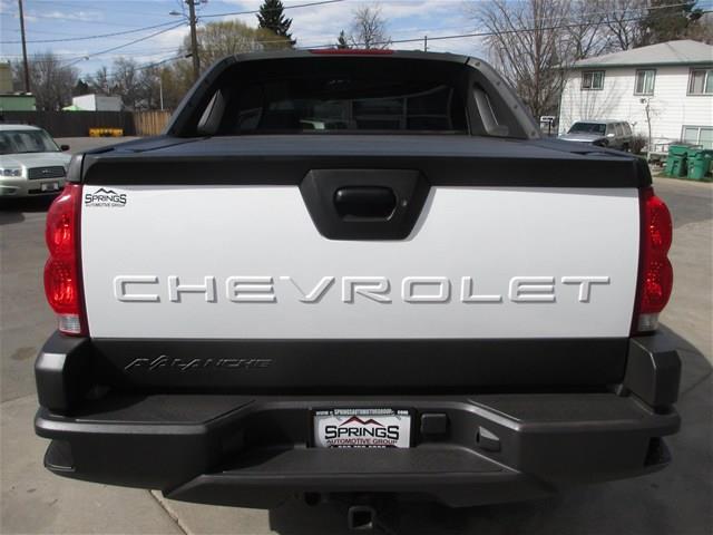 2003 Chevrolet Avalanche Unknown