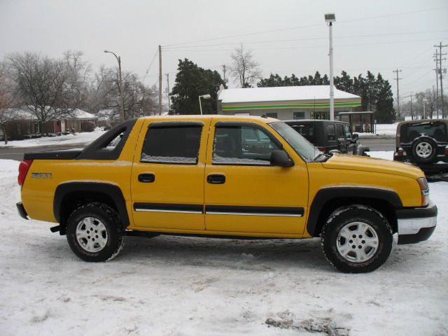 2003 Chevrolet Avalanche C350 4dr Sdn 3.5L Sport RWD Sedan