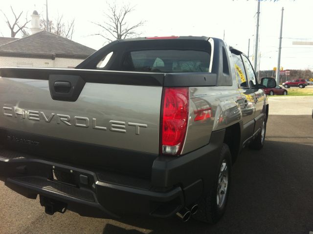 2003 Chevrolet Avalanche C350 4dr Sdn 3.5L Sport RWD Sedan