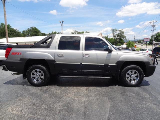 2003 Chevrolet Avalanche 1500 Xcab Sbox 318 5spd 4x4