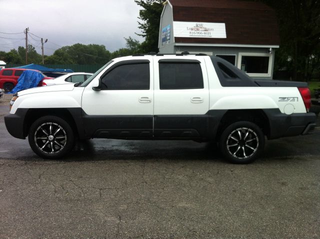 2003 Chevrolet Avalanche C350 4dr Sdn 3.5L Sport RWD Sedan