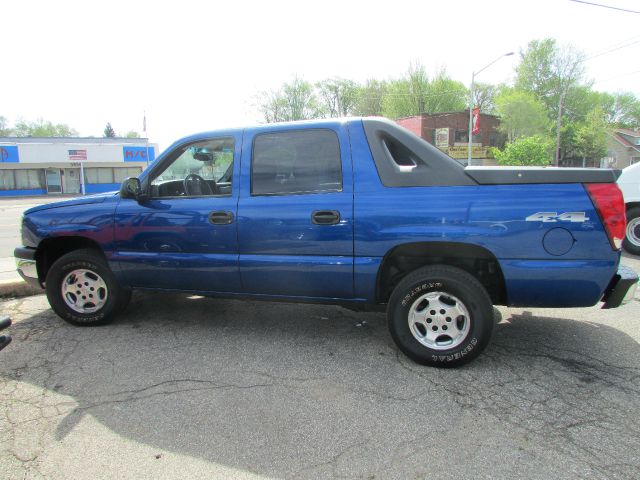 2003 Chevrolet Avalanche C350 4dr Sdn 3.5L Sport RWD Sedan