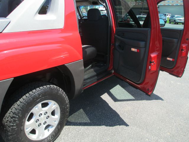 2003 Chevrolet Avalanche C350 4dr Sdn 3.5L Sport RWD Sedan