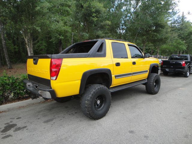 2003 Chevrolet Avalanche C350 4dr Sdn 3.5L Sport RWD Sedan