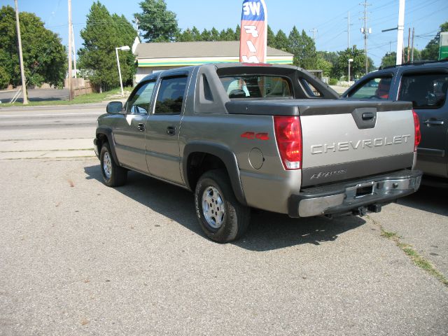 2003 Chevrolet Avalanche C350 4dr Sdn 3.5L Sport RWD Sedan