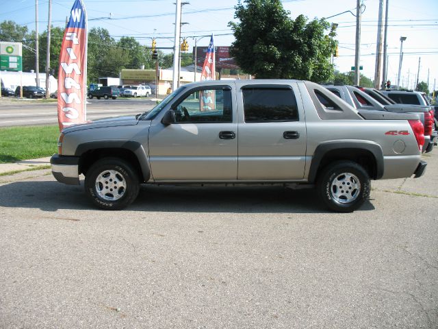 2003 Chevrolet Avalanche C350 4dr Sdn 3.5L Sport RWD Sedan