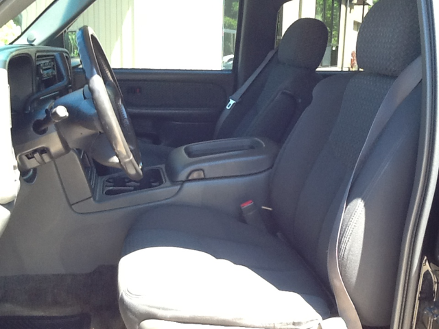 2003 Chevrolet Avalanche Unknown