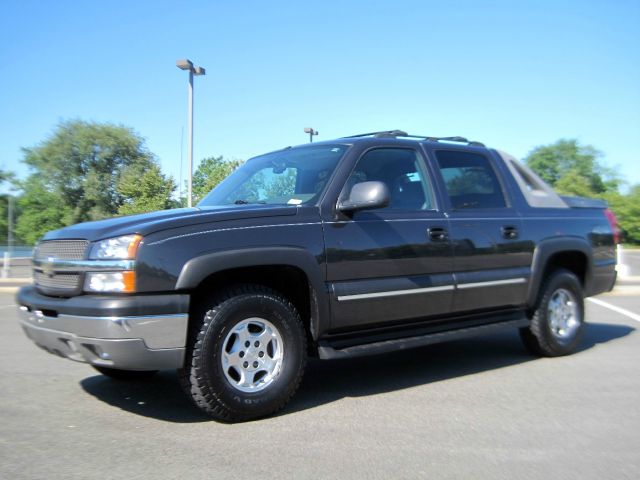 2004 Chevrolet Avalanche C350 4dr Sdn 3.5L Sport RWD Sedan