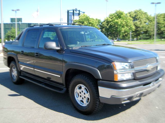 2004 Chevrolet Avalanche C350 4dr Sdn 3.5L Sport RWD Sedan