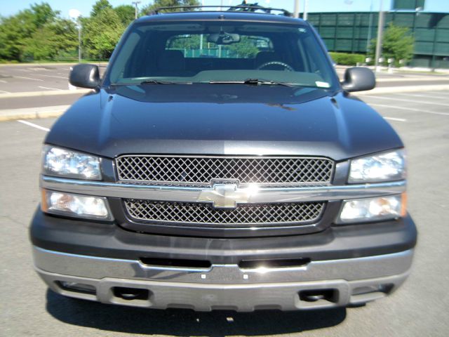 2004 Chevrolet Avalanche C350 4dr Sdn 3.5L Sport RWD Sedan