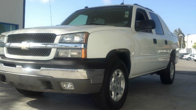 2004 Chevrolet Avalanche C350 4dr Sdn 3.5L Sport RWD Sedan