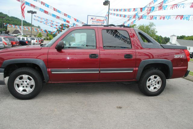 2004 Chevrolet Avalanche C350 4dr Sdn 3.5L Sport RWD Sedan