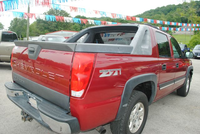 2004 Chevrolet Avalanche C350 4dr Sdn 3.5L Sport RWD Sedan