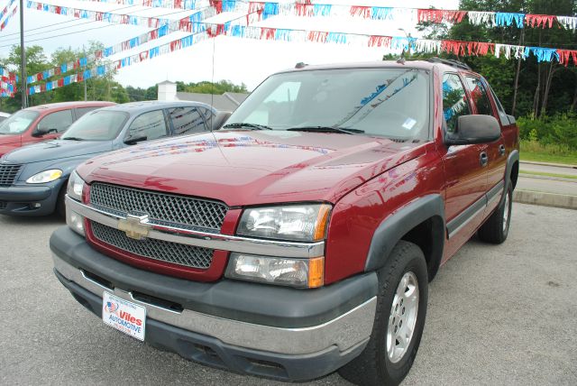 2004 Chevrolet Avalanche C350 4dr Sdn 3.5L Sport RWD Sedan