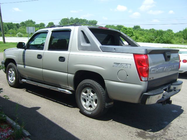 2004 Chevrolet Avalanche C350 4dr Sdn 3.5L Sport RWD Sedan