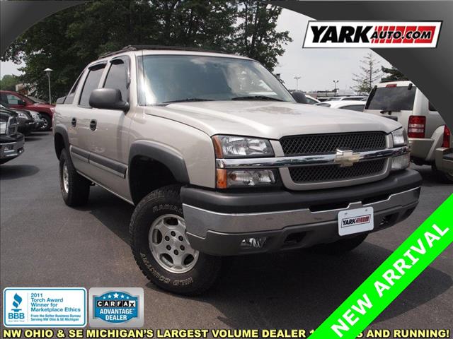 2004 Chevrolet Avalanche Base