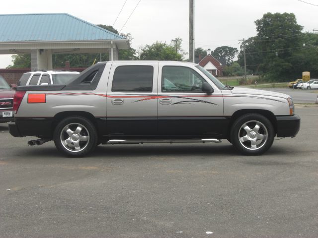 2004 Chevrolet Avalanche C350 4dr Sdn 3.5L Sport RWD Sedan