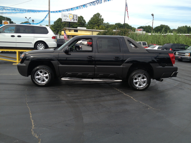 2004 Chevrolet Avalanche C350 4dr Sdn 3.5L Sport RWD Sedan