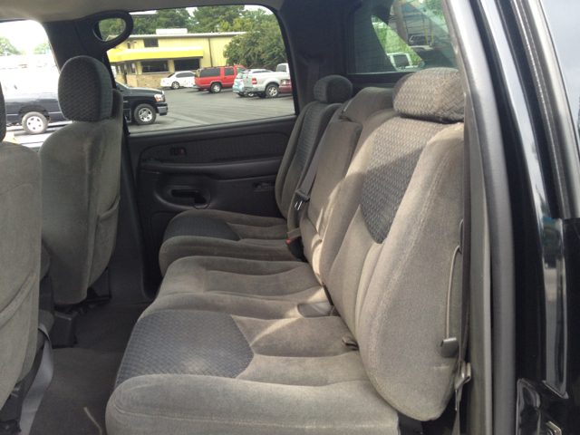 2004 Chevrolet Avalanche C350 4dr Sdn 3.5L Sport RWD Sedan