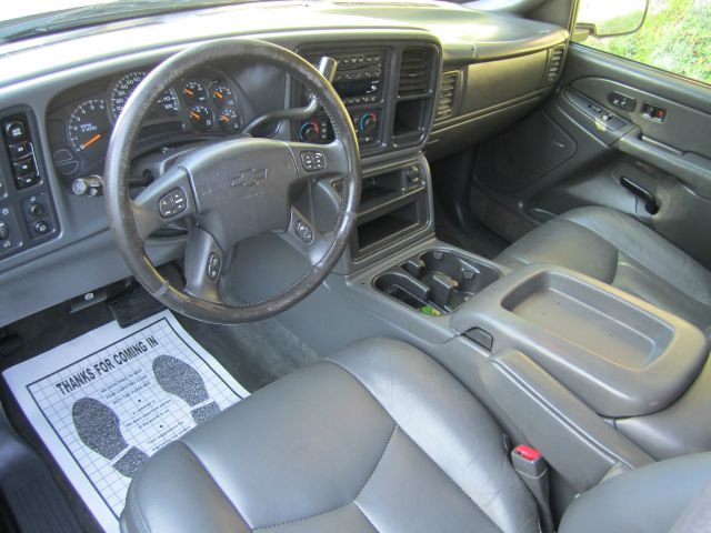 2004 Chevrolet Avalanche C350 4dr Sdn 3.5L Sport RWD Sedan