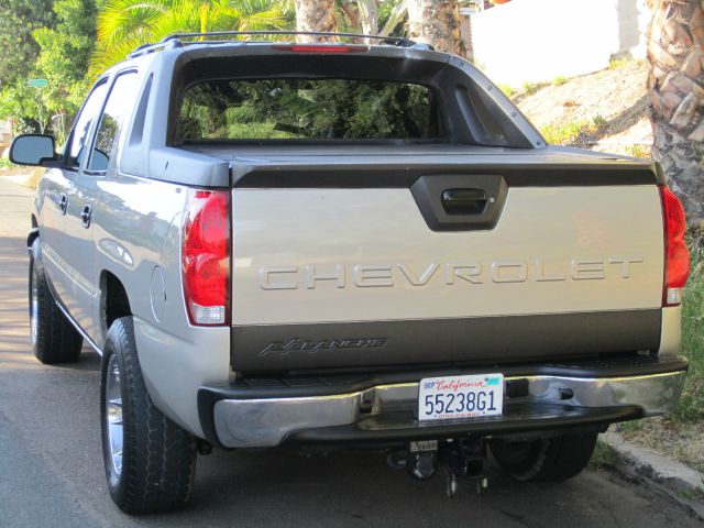 2004 Chevrolet Avalanche C350 4dr Sdn 3.5L Sport RWD Sedan