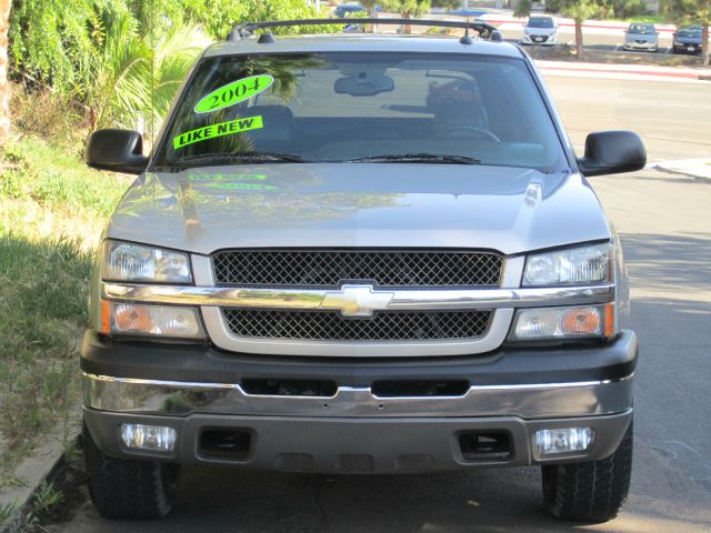 2004 Chevrolet Avalanche C350 4dr Sdn 3.5L Sport RWD Sedan