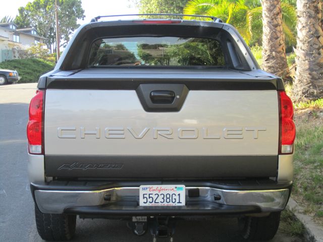 2004 Chevrolet Avalanche C350 4dr Sdn 3.5L Sport RWD Sedan