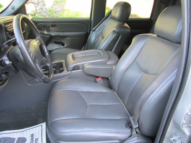 2004 Chevrolet Avalanche C350 4dr Sdn 3.5L Sport RWD Sedan