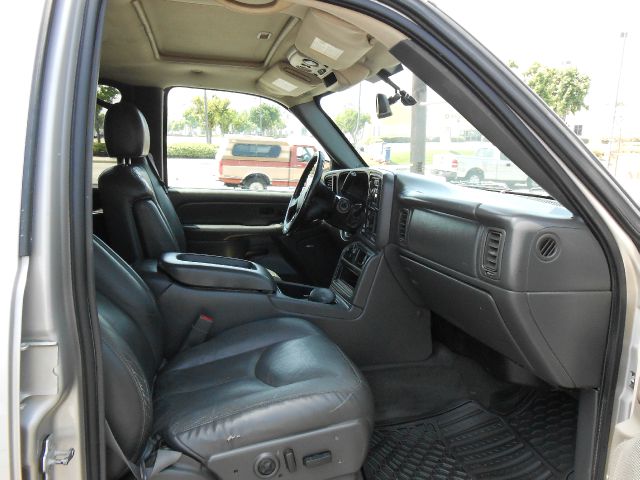 2004 Chevrolet Avalanche C350 4dr Sdn 3.5L Sport RWD Sedan