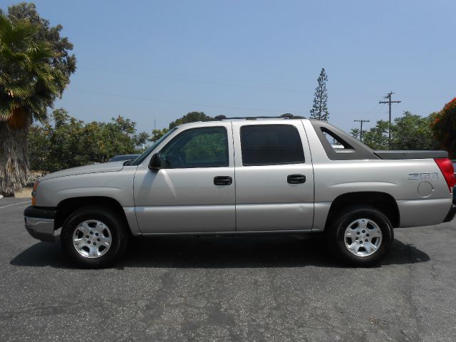 2004 Chevrolet Avalanche C350 4dr Sdn 3.5L Sport RWD Sedan