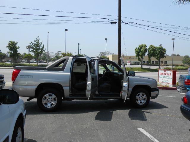 2004 Chevrolet Avalanche C350 4dr Sdn 3.5L Sport RWD Sedan