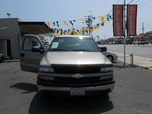 2004 Chevrolet Avalanche C350 4dr Sdn 3.5L Sport RWD Sedan