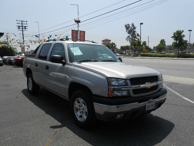 2004 Chevrolet Avalanche C350 4dr Sdn 3.5L Sport RWD Sedan