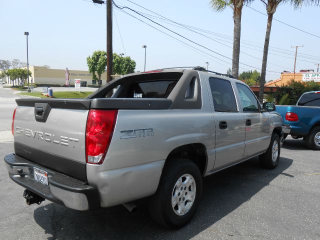 2004 Chevrolet Avalanche C350 4dr Sdn 3.5L Sport RWD Sedan