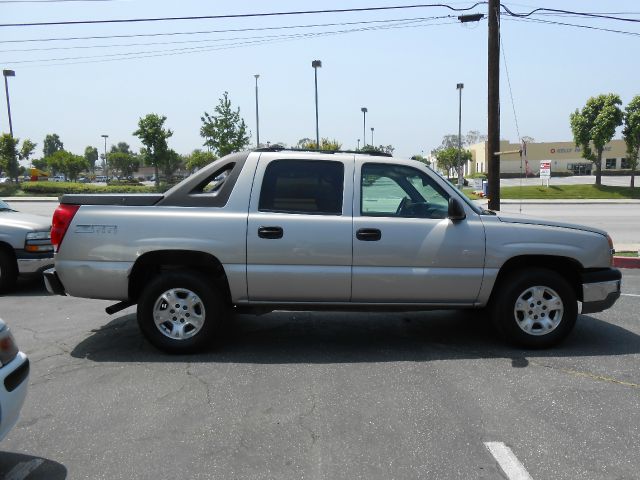 2004 Chevrolet Avalanche C350 4dr Sdn 3.5L Sport RWD Sedan